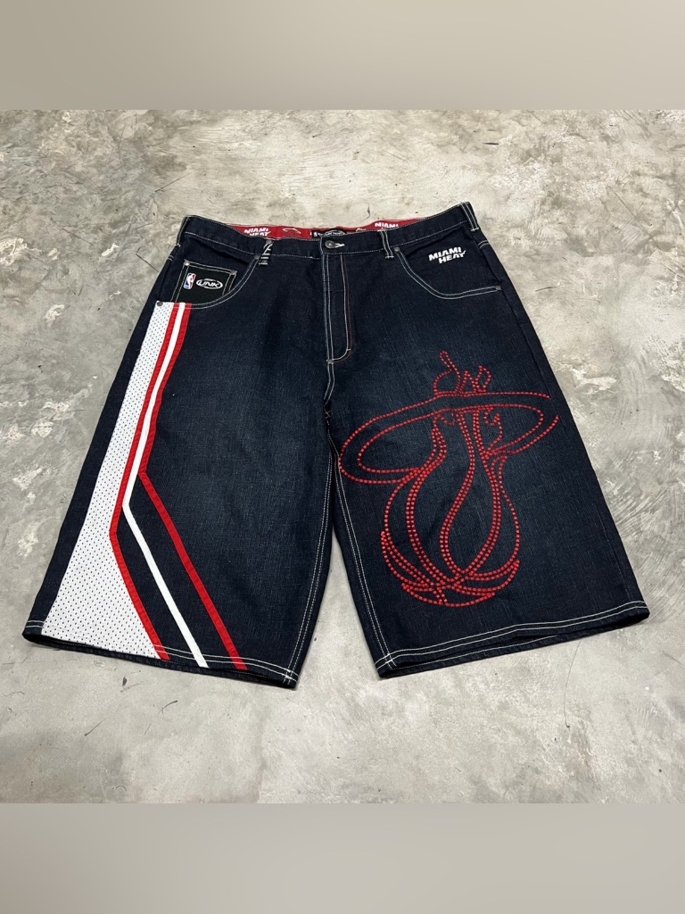 UNK Denim NBA Miami Heat Shorts Mens 38 Blue Baggy Embroidered Vintage Y2K 90s